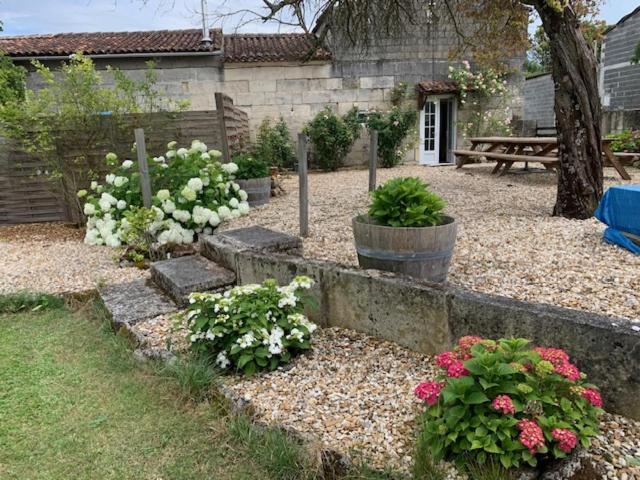 Bed and Breakfast La Cour Des Cloches Mainxe Экстерьер фото