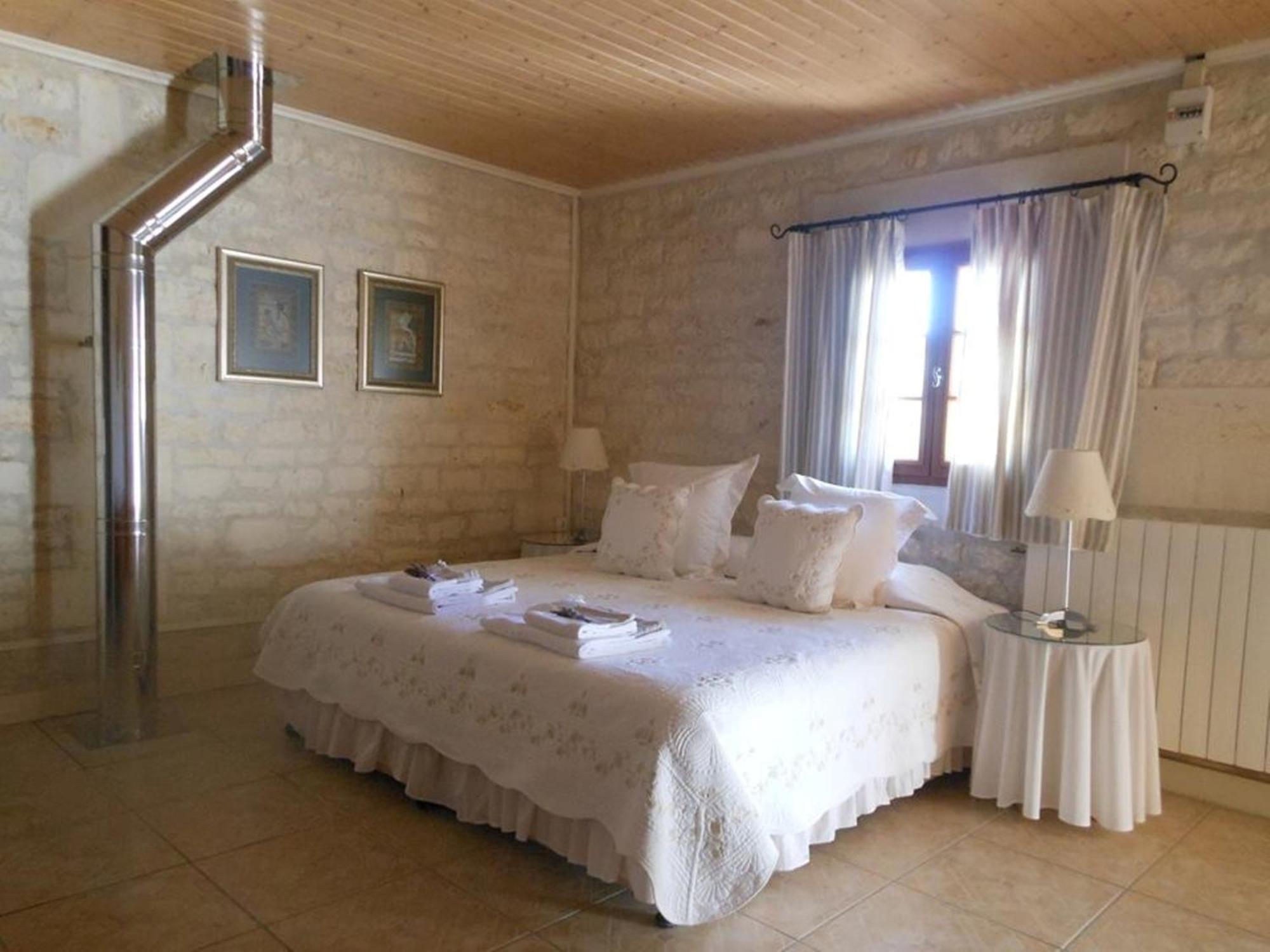 Bed and Breakfast La Cour Des Cloches Mainxe Экстерьер фото