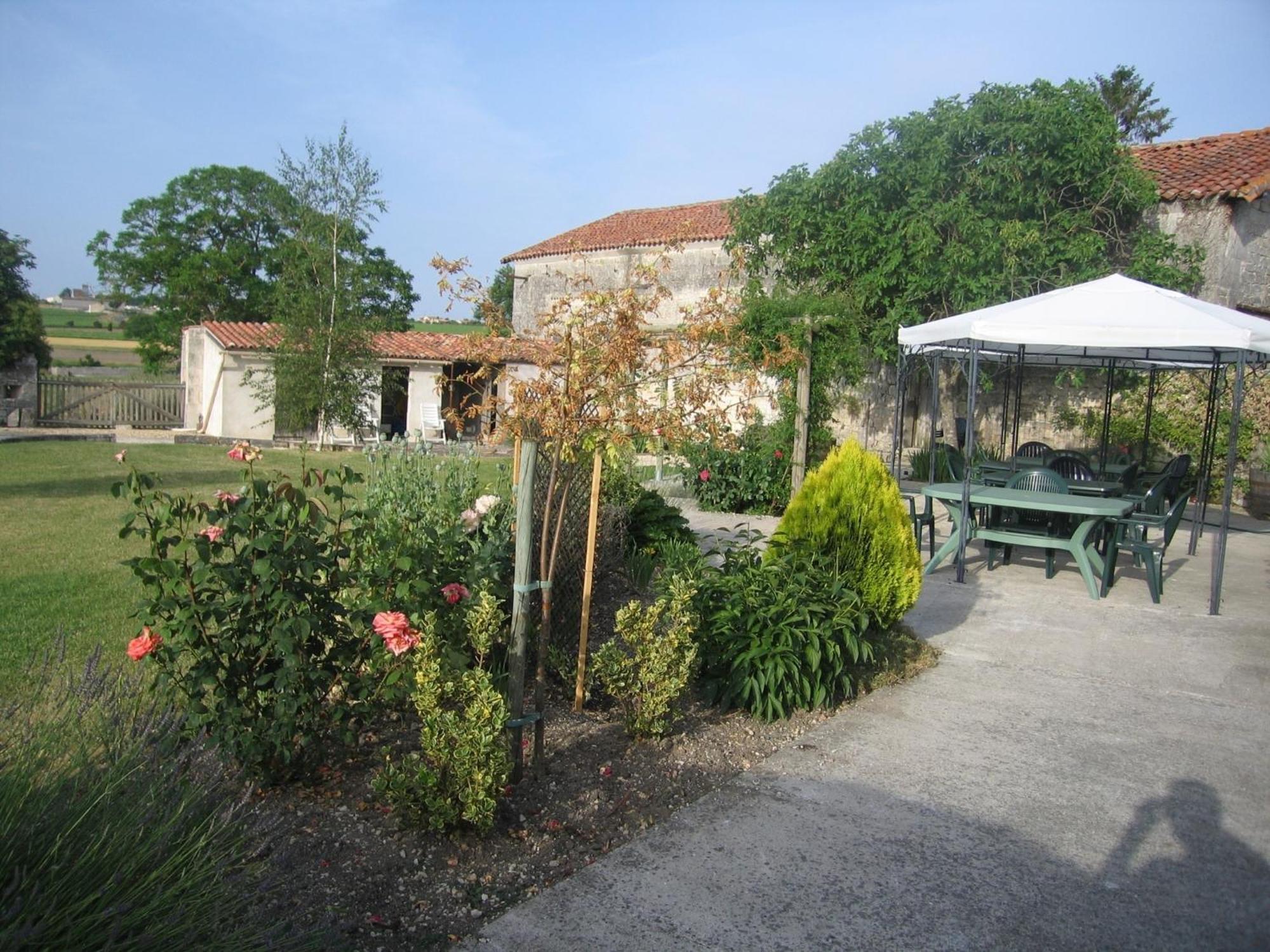 Bed and Breakfast La Cour Des Cloches Mainxe Экстерьер фото